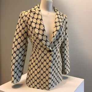 bentley a Ivory quilted jacket w/ details. Lined.Single button - dry cleaned XS